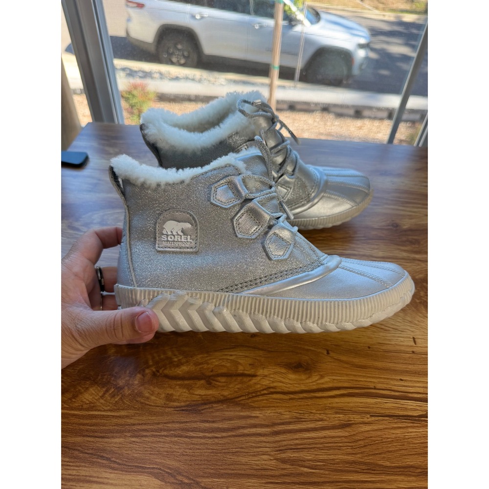 Sorel Out N About Plus Disney Frozen 2 Silver Waterproof Boots 7.5